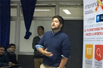 Nicolás Morales en charla